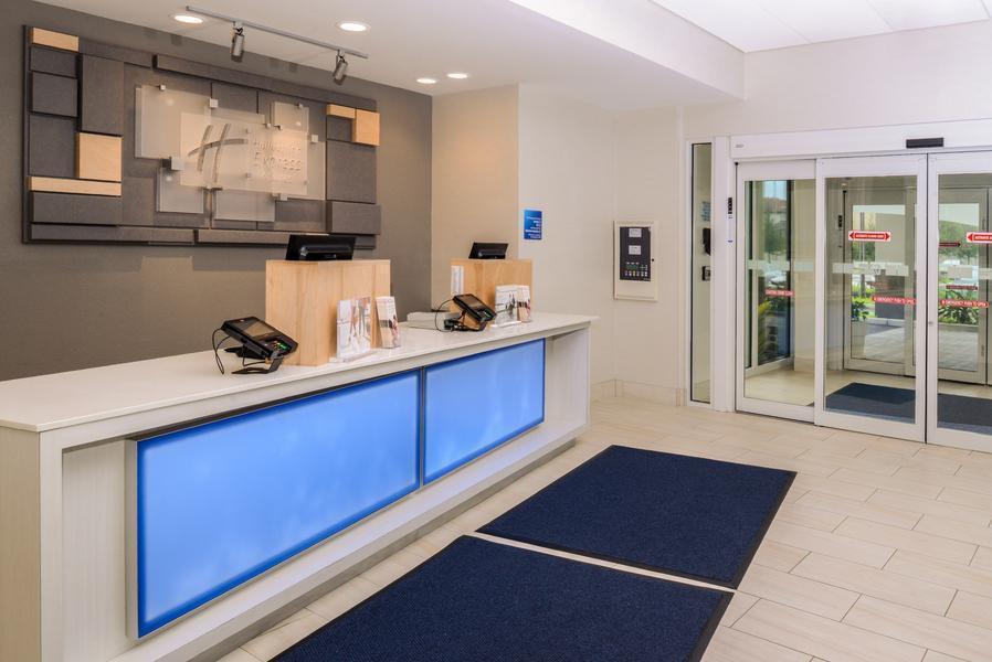 Holiday Inn Express Melbourne West By Ihg West Melbourne Екстер'єр фото